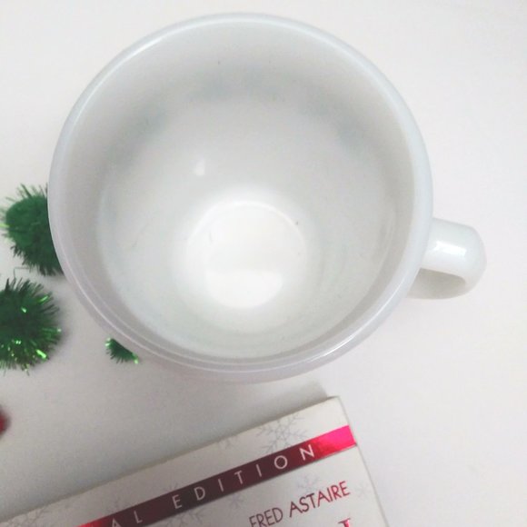 Corelle Christmas Mug plus Holiday Inn DVD - Picture 8 of 9